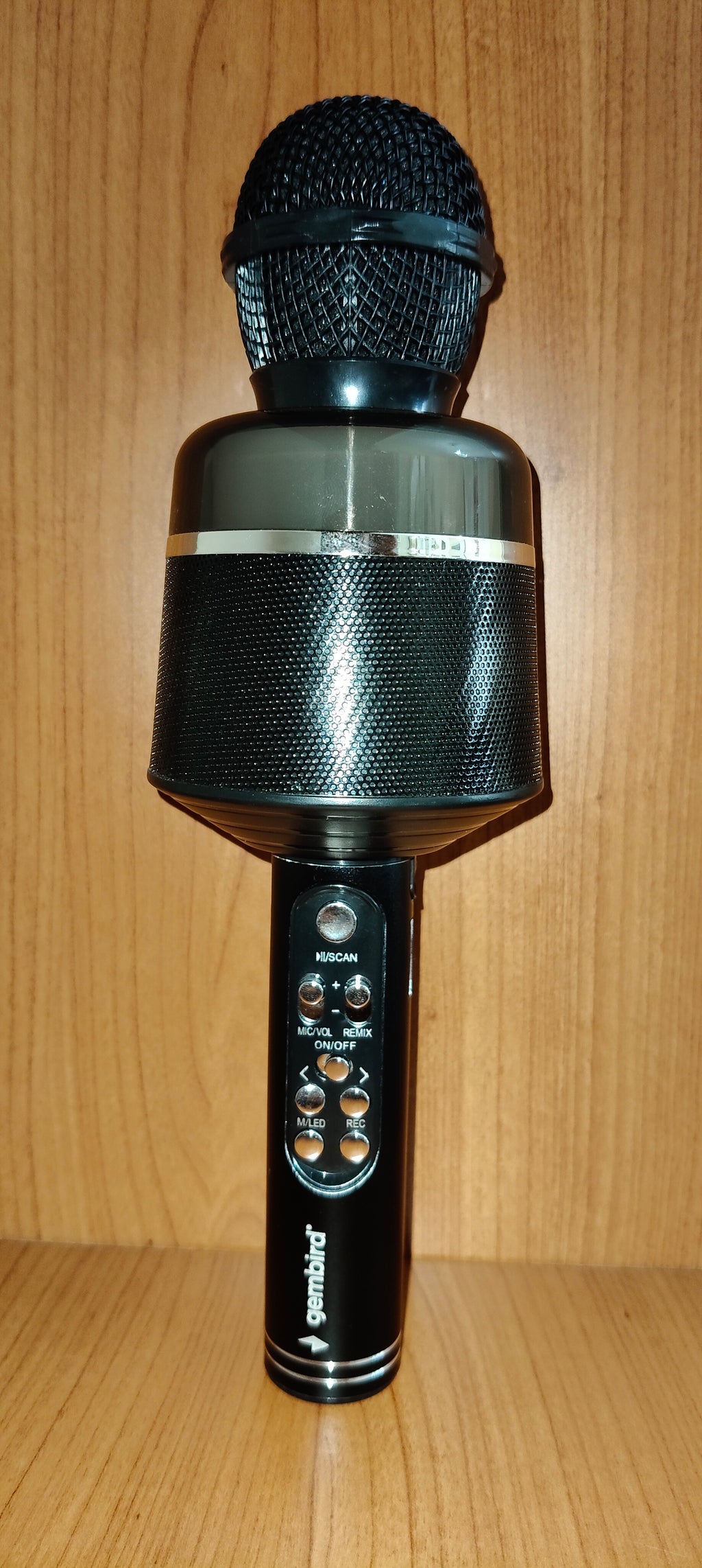 WIRELESS KARAOKE MICROPHONE
