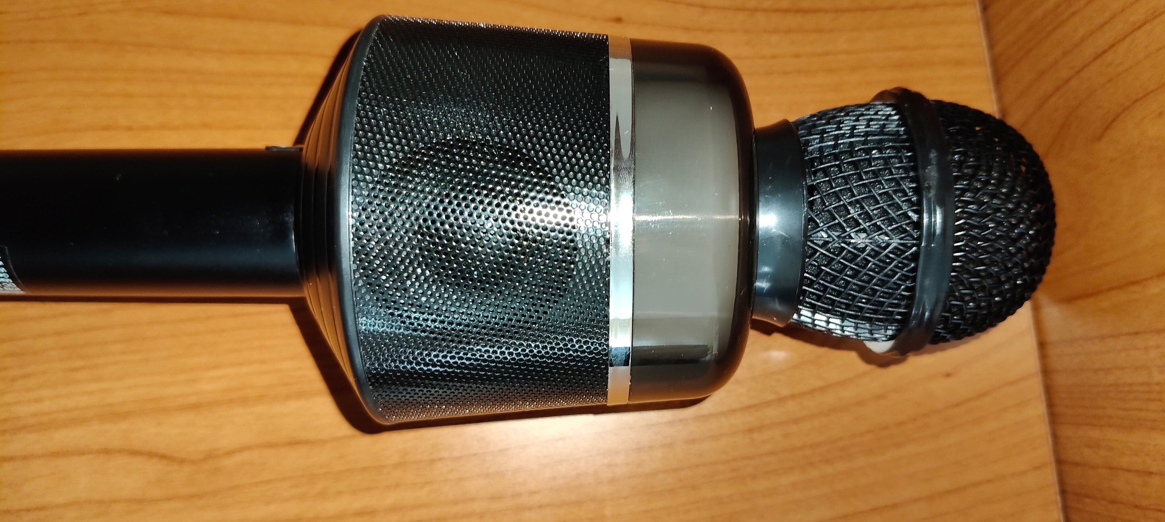 WIRELESS KARAOKE MICROPHONE