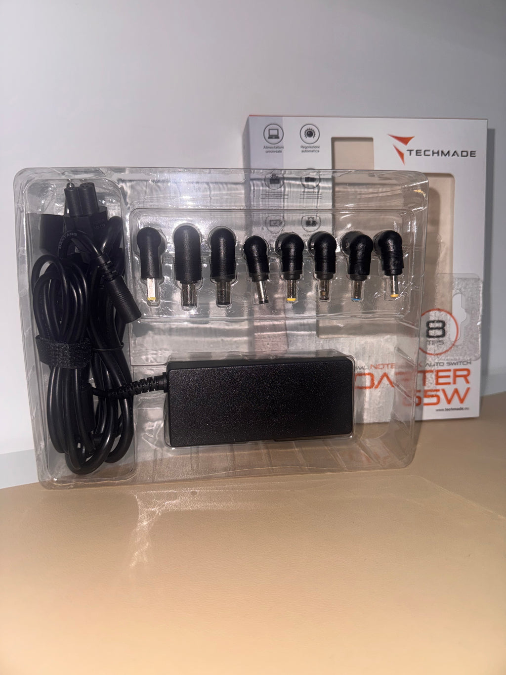 NOTEBOOK ADAPTER 65W Alimentatore universale 65W per Notebook con 8 Tips intercambiabili