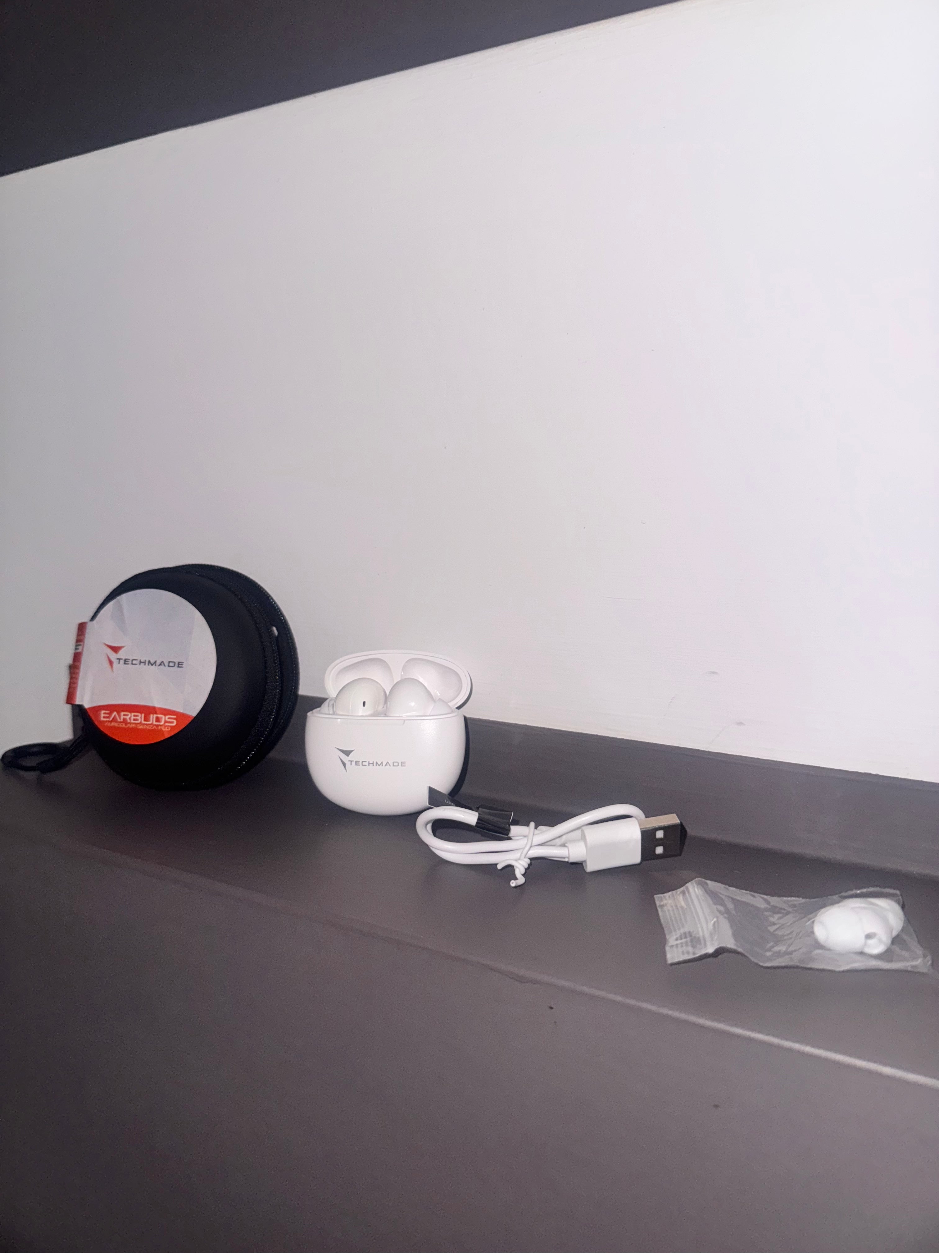 EARBUDS AURICOLARI SENZA FILI