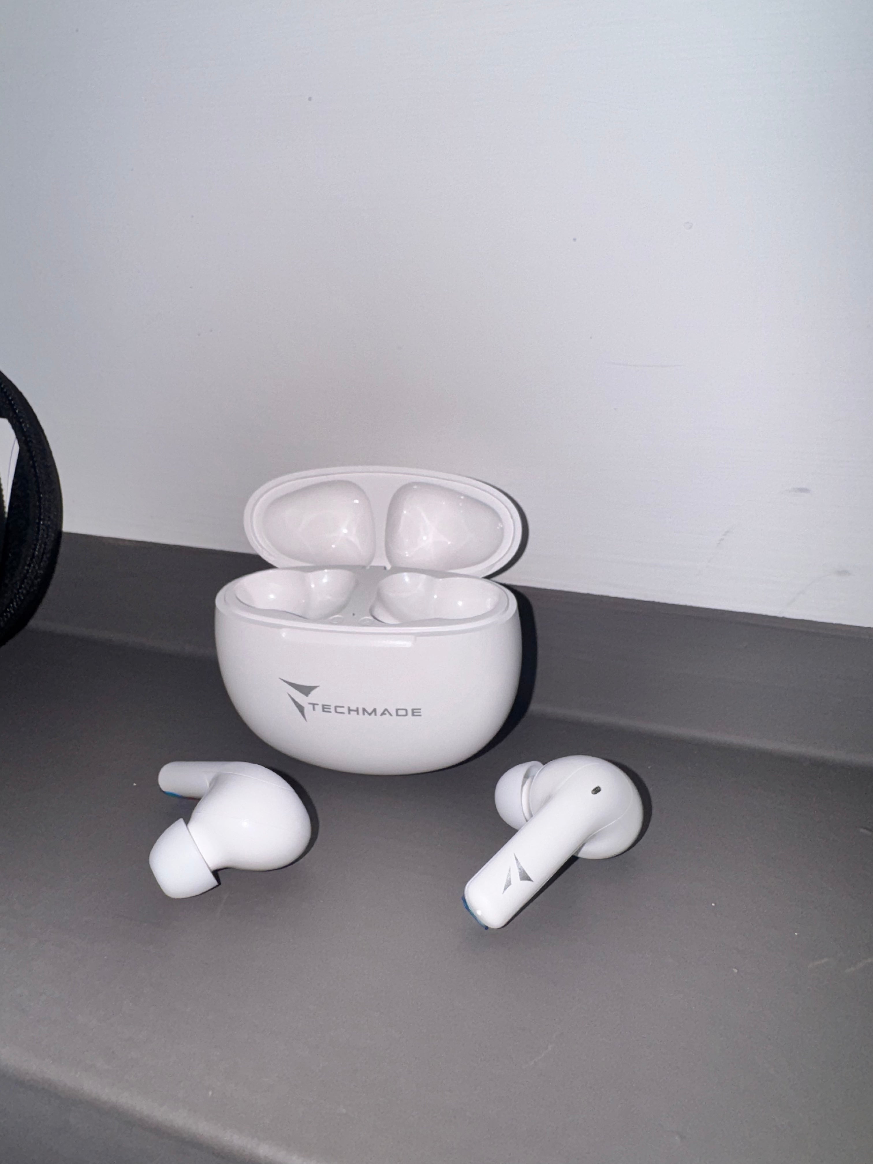 EARBUDS AURICOLARI SENZA FILI